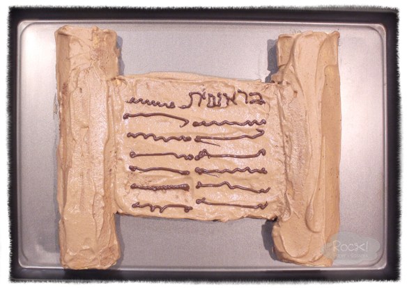 sefer-torah-cake