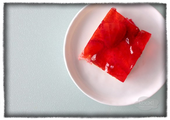 jello strawberries cake